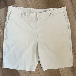 Greg Norman Flat Front 10” Shorts| Checkered Sandstone, Sz 40